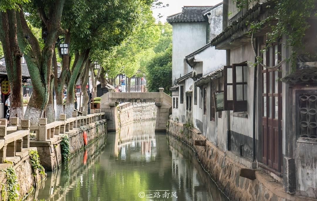 逃离宽敞的健身房